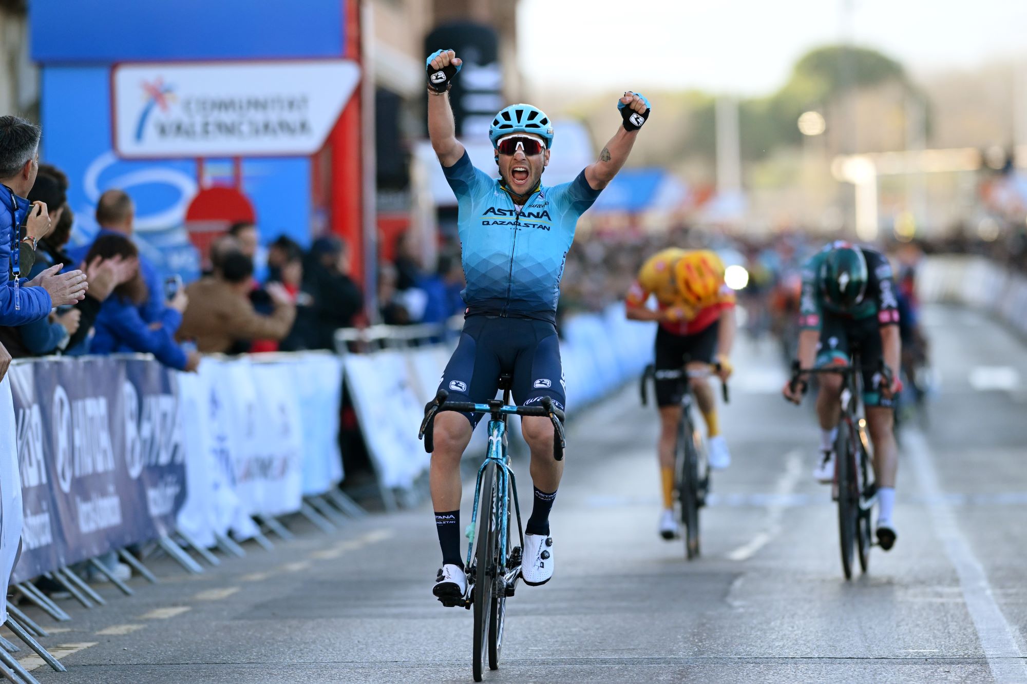 Volta Valenciana 2023: Simone Velasco wins from the breakaway on stage three