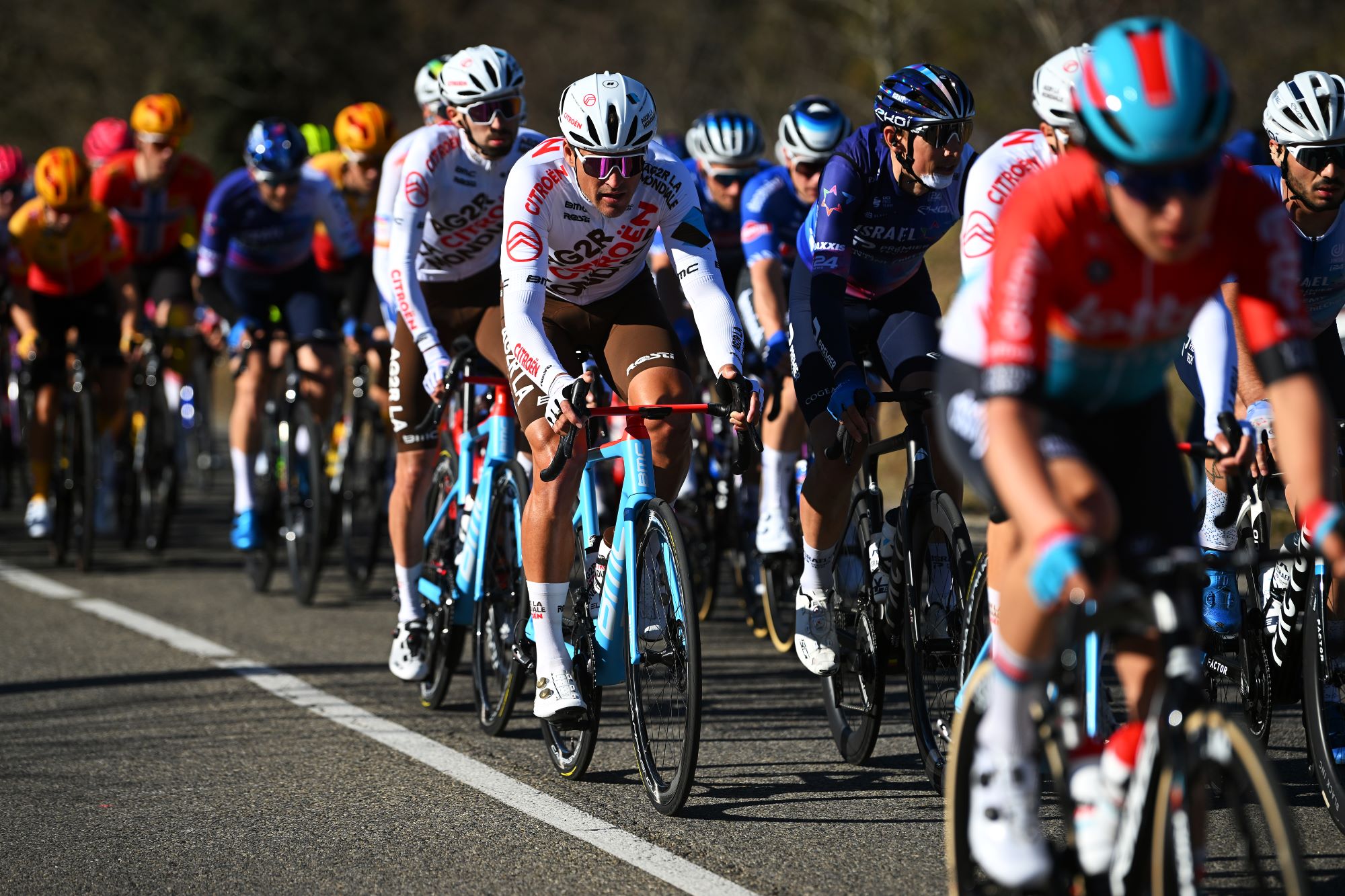 Riders praise race organisation at Etoile de Bess&egrave;ges after heavy crashes on stage two