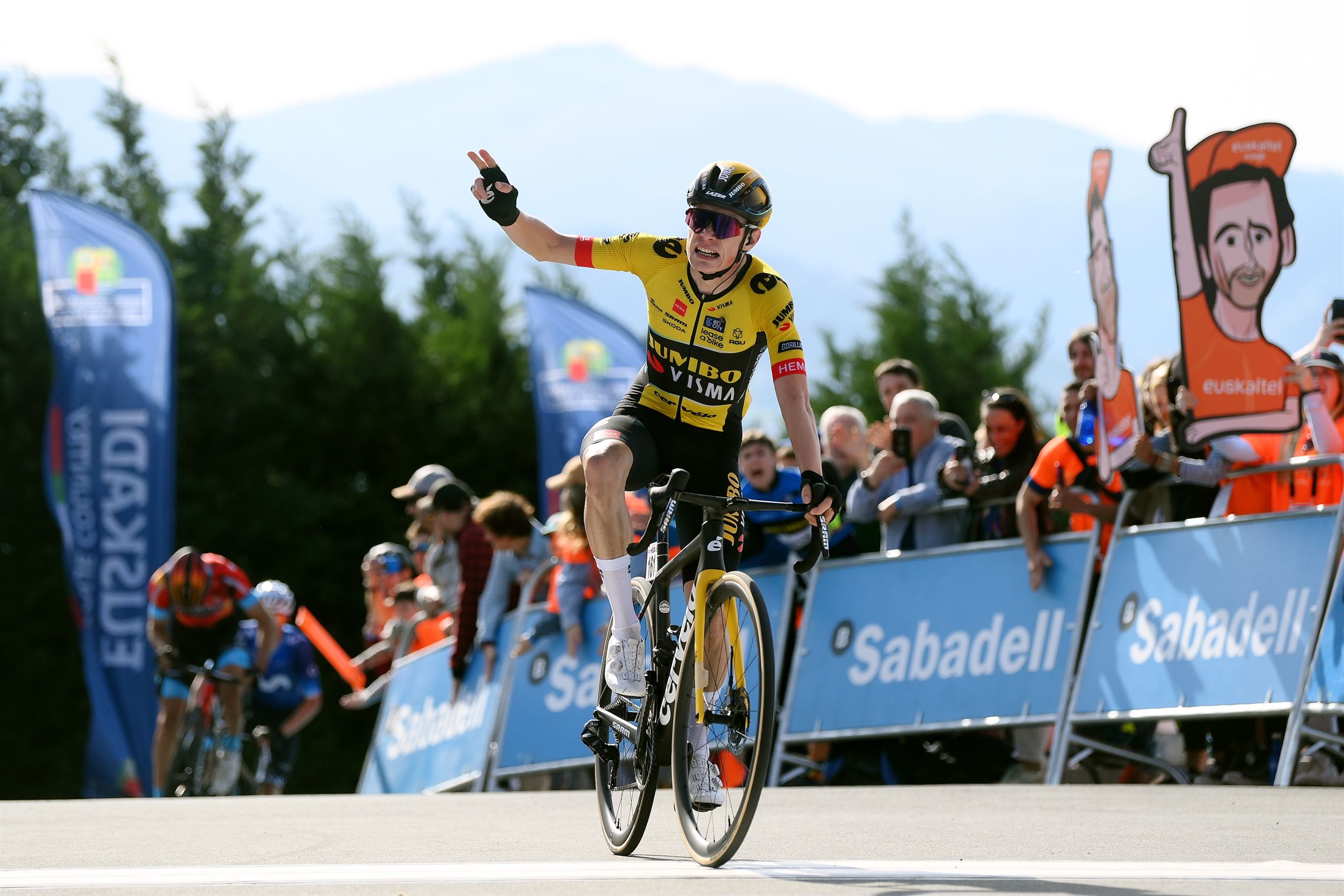 Jonas Vingegaard triumphs on stage three of Itzulia Basque Country to return to winning ways