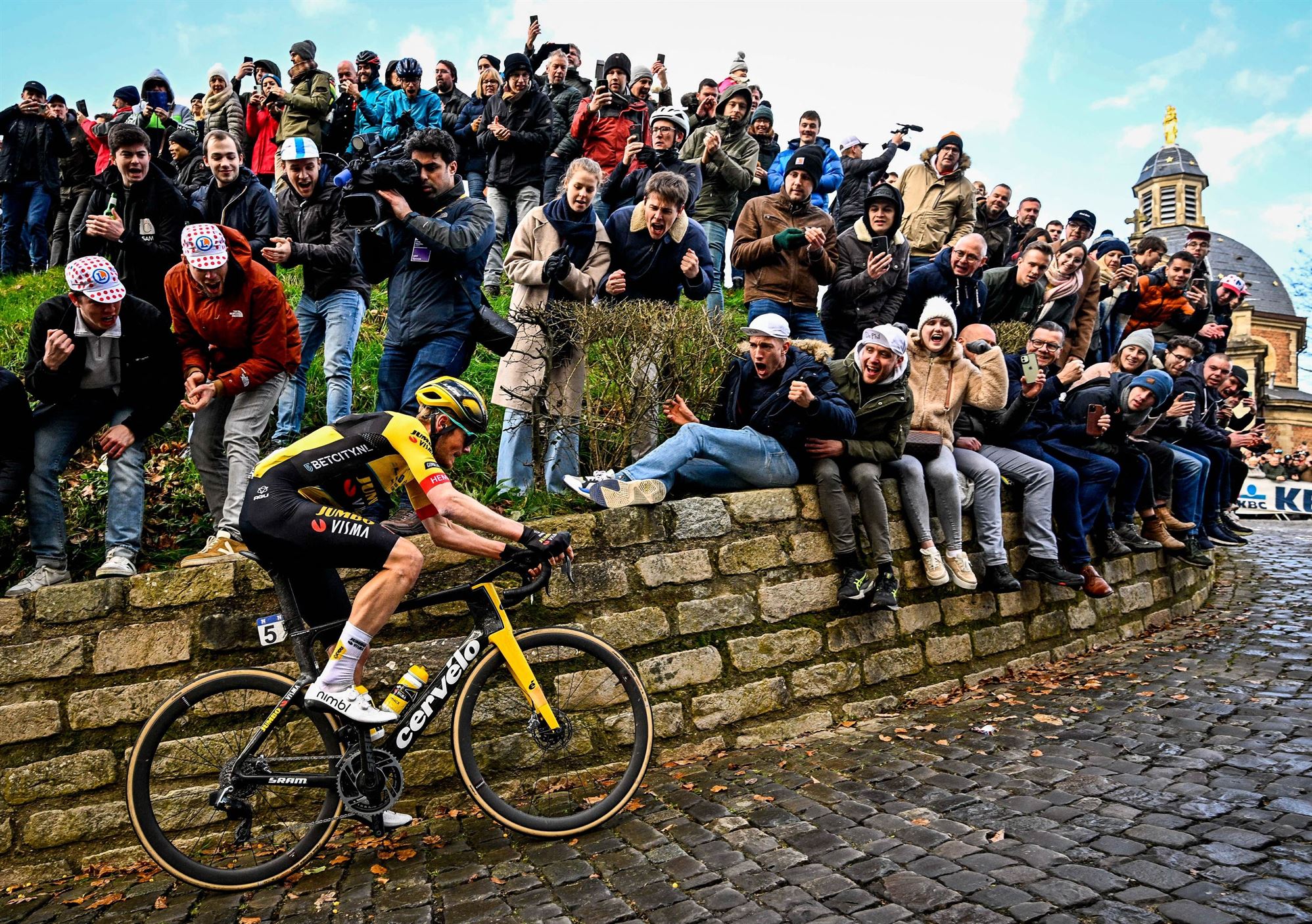 Dylan van Baarle powers to stunning solo victory at Omloop Het Nieuwsblad