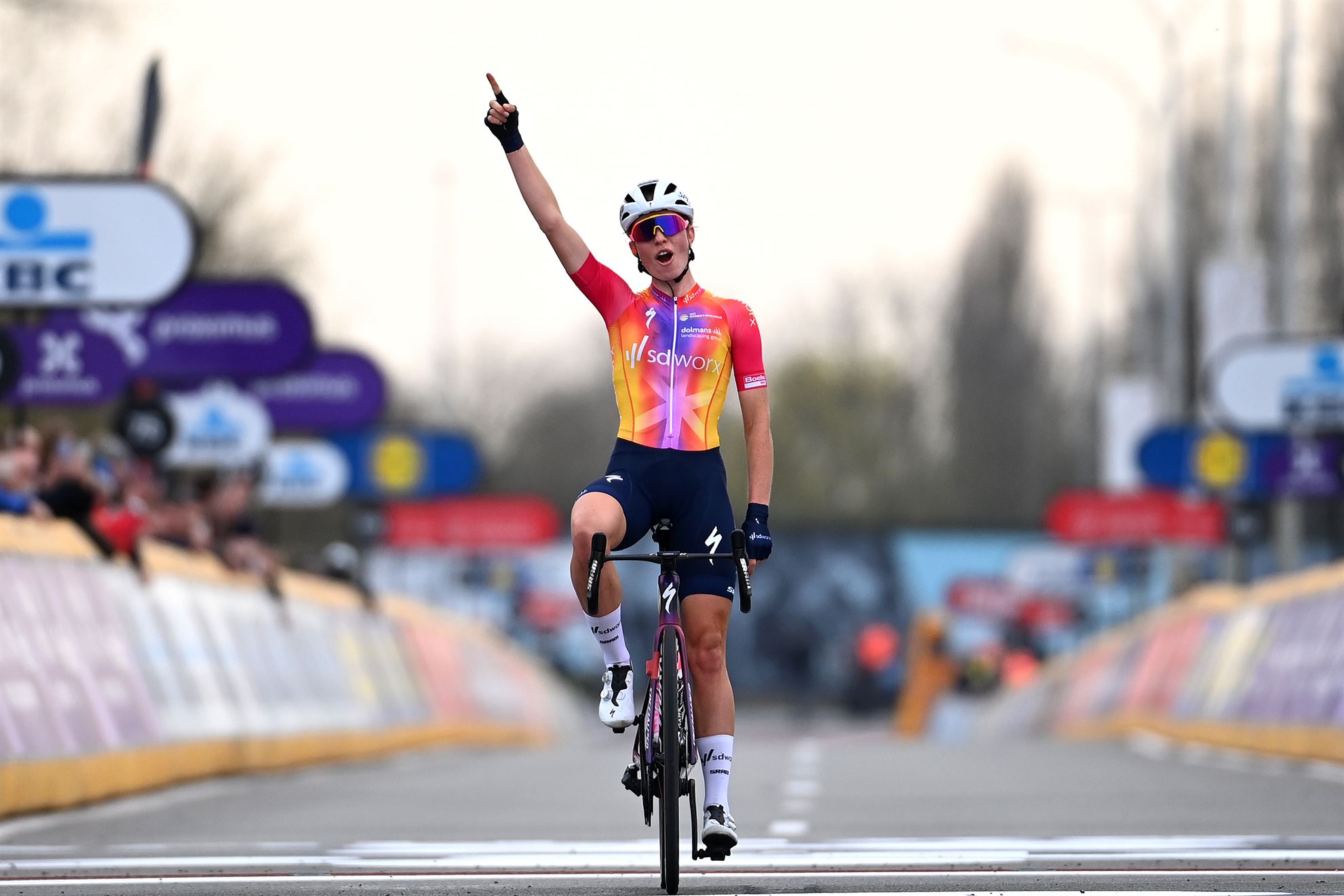 Demi Vollering flies to Dwars door Vlaanderen win as SD Worx continue dominance