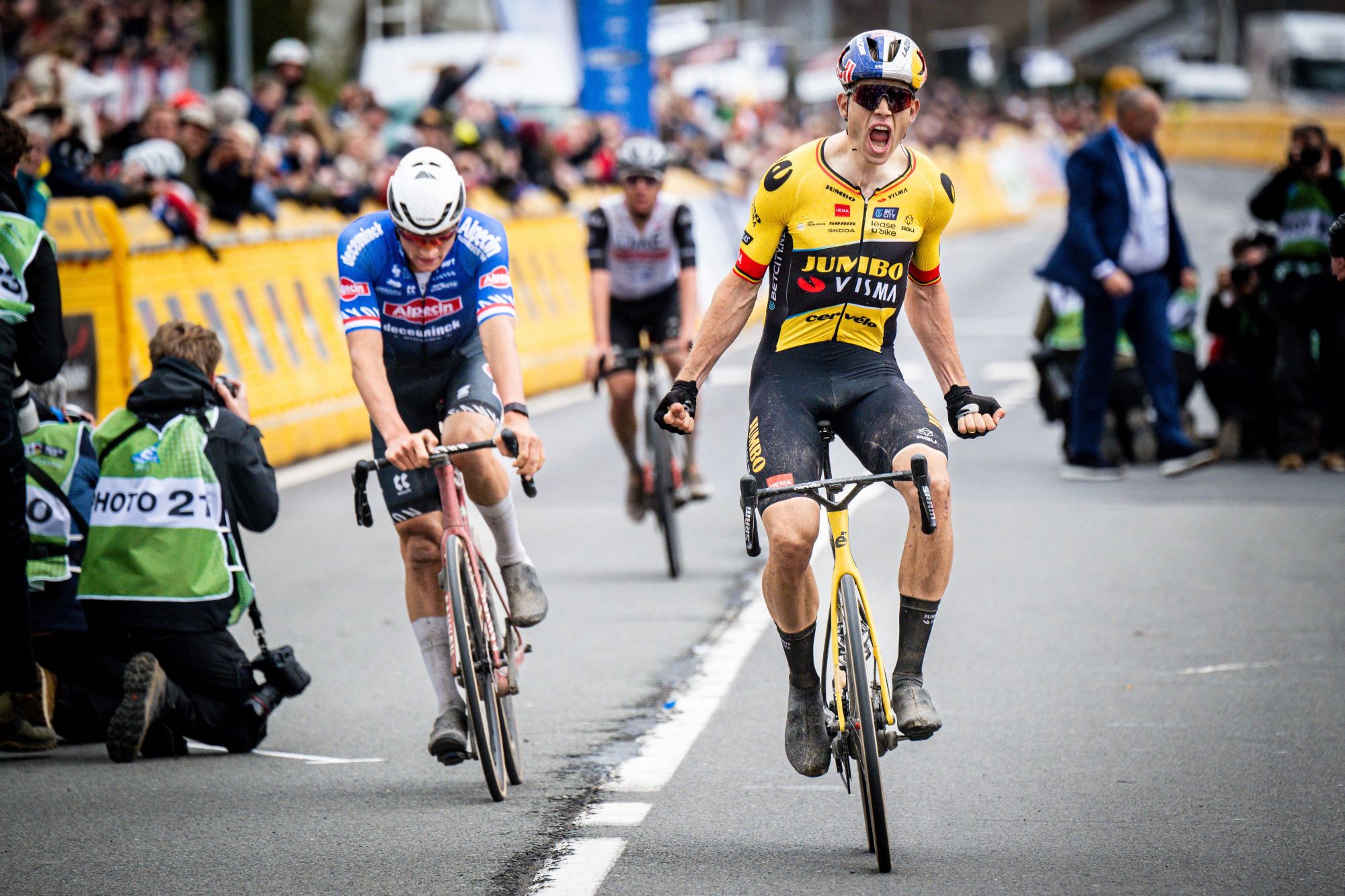 Wout van Aert wins the E3 Saxo Classic