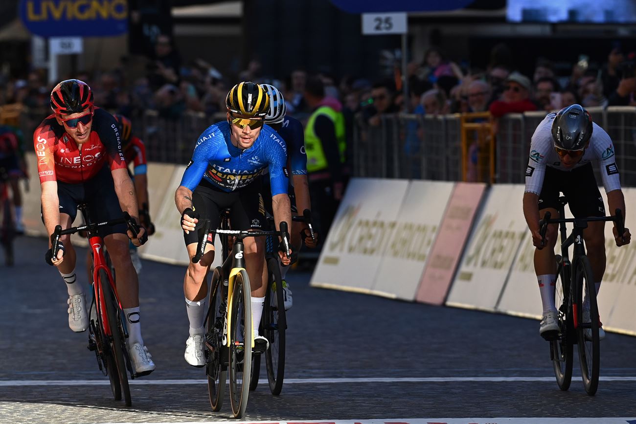 Primo&#382; Rogli&#269; holds off attempted steal to win third consecutive Tirreno-Adriatico stage